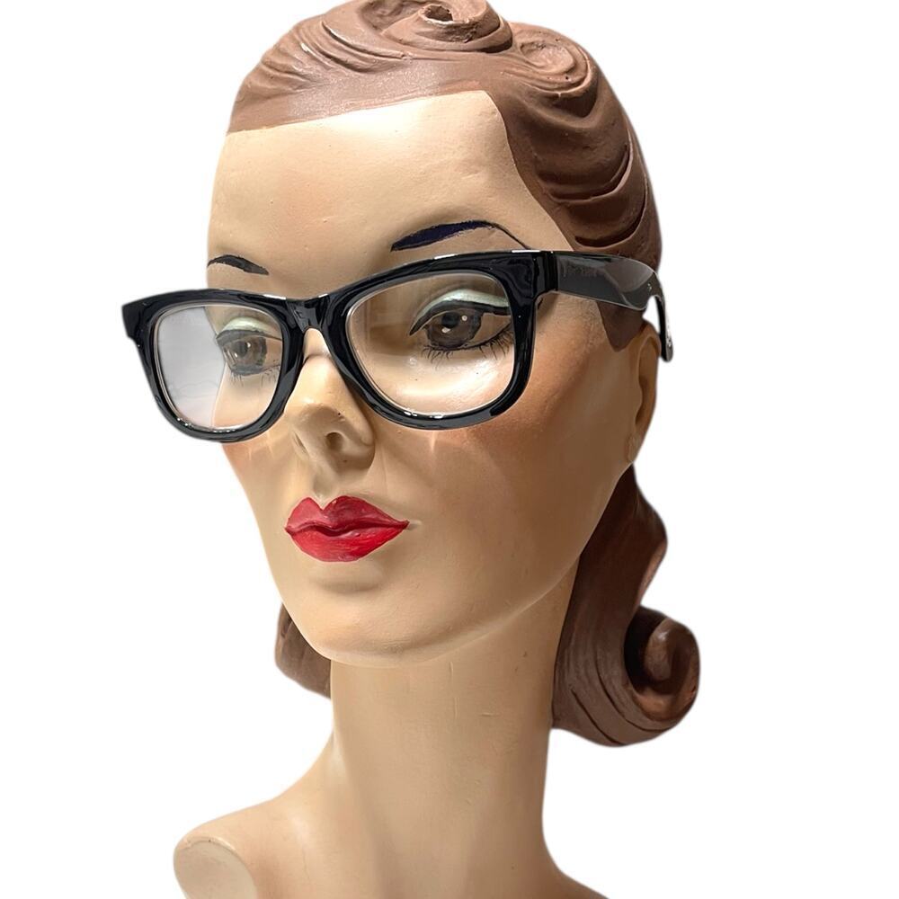 Betsey Johnson +1.50 Reading Glasses Readers Rounded Square Black Frame